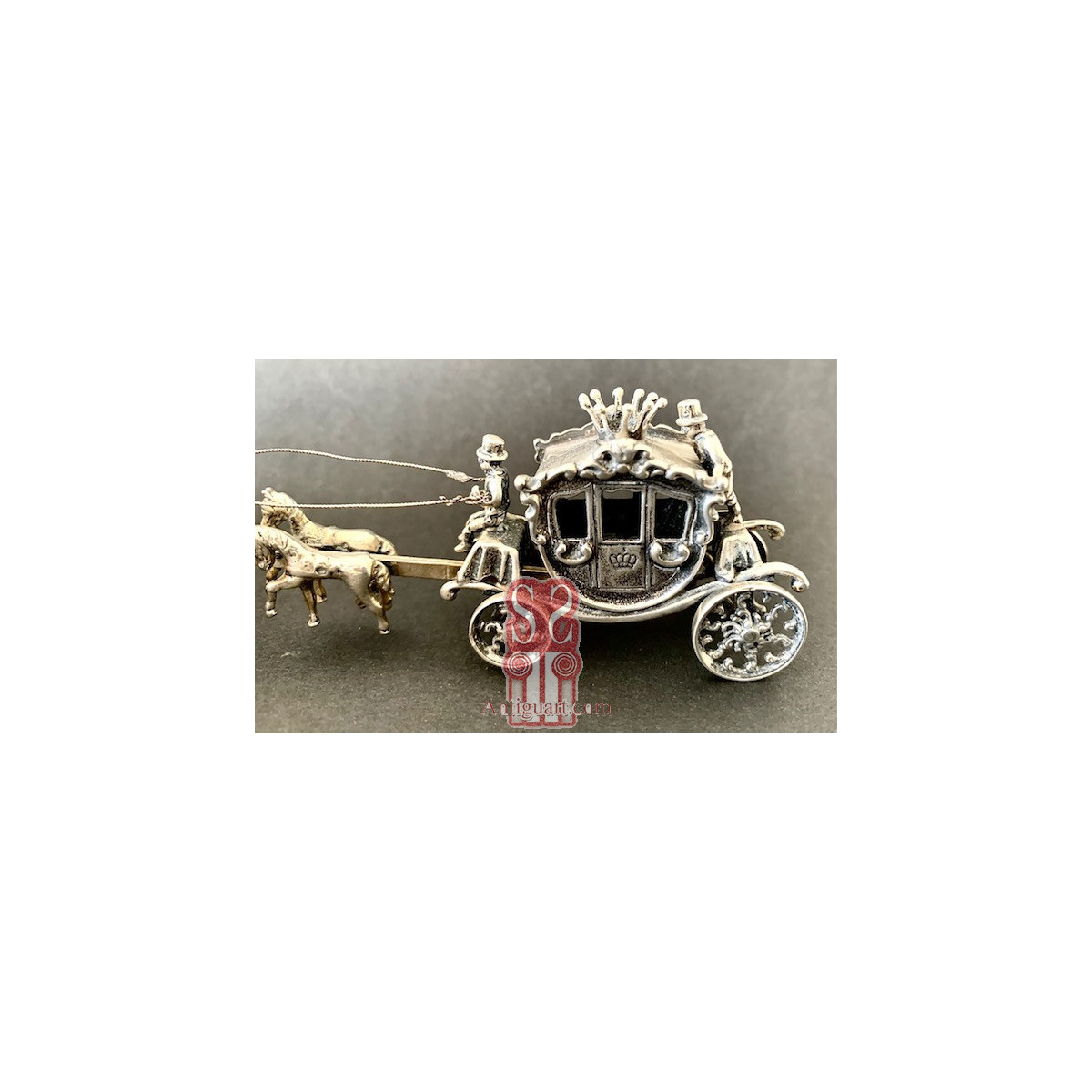 Carruaje con seis caballos y cochero de plata