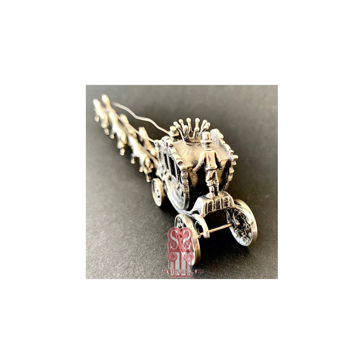 Carruaje con seis caballos y cochero de plata