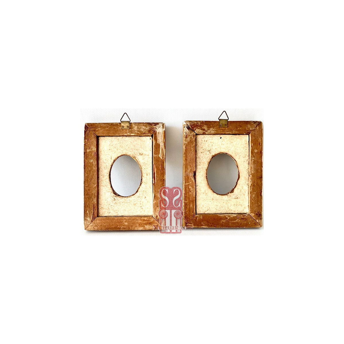 Pareja de marcos dorados del siglo XIX