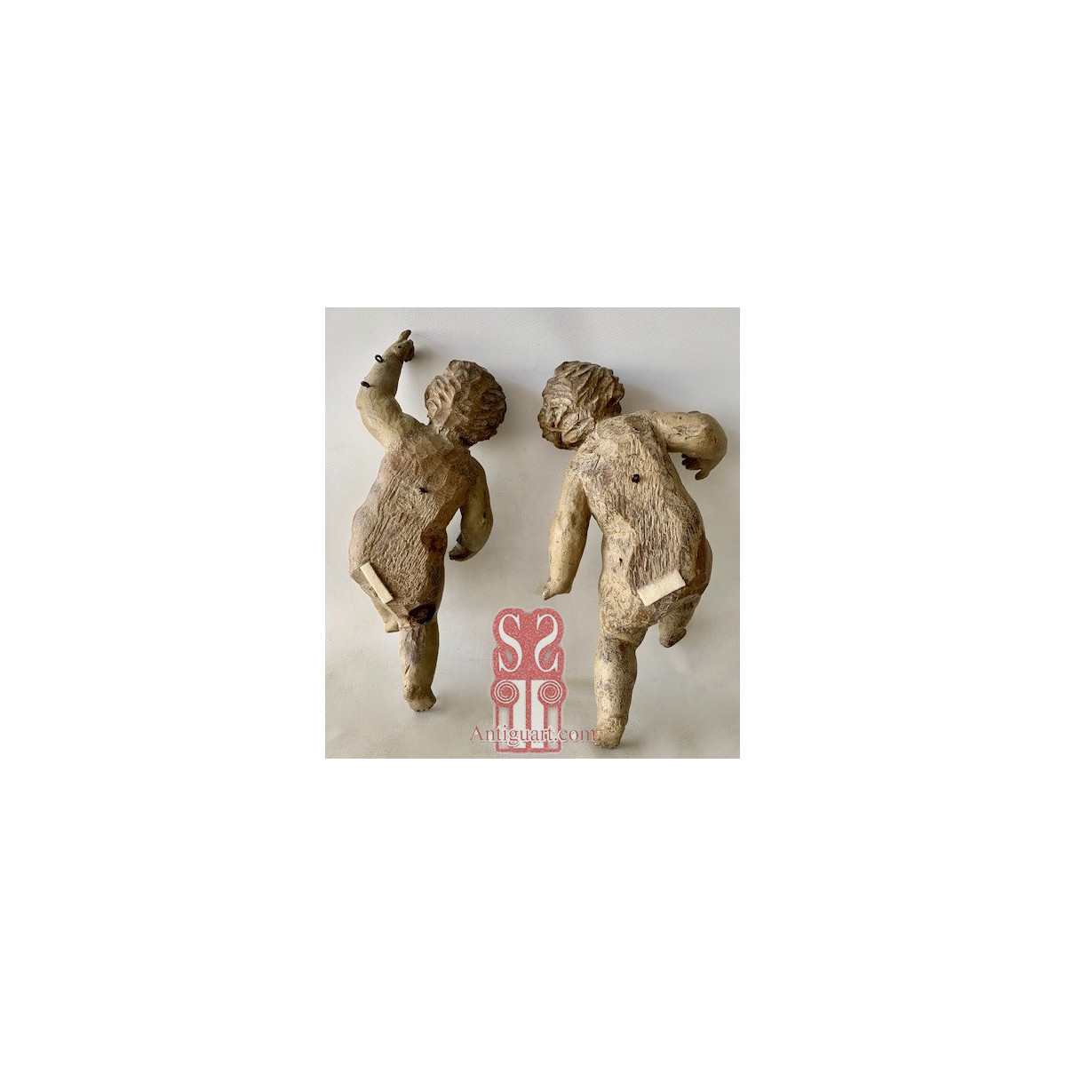 Pareja de puttis, tallas del siglo XVIII.