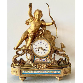 Reloj de sobre mesa francés, bronce dorado.