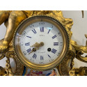 Reloj de sobre mesa francés, bronce dorado.
