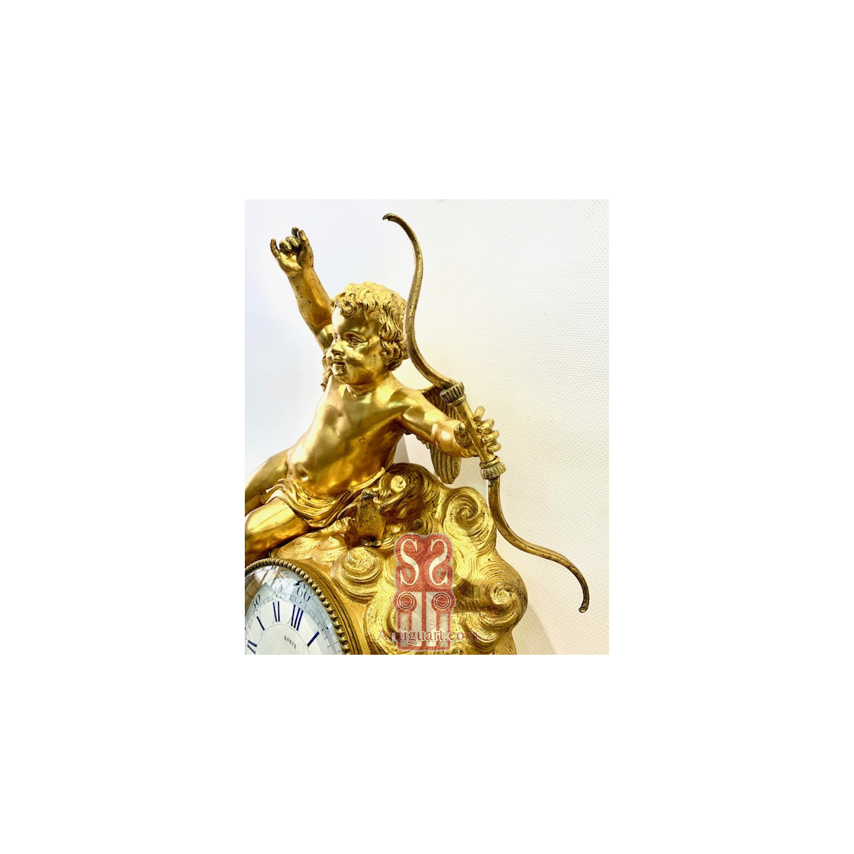 Reloj de sobre mesa francés, bronce dorado.