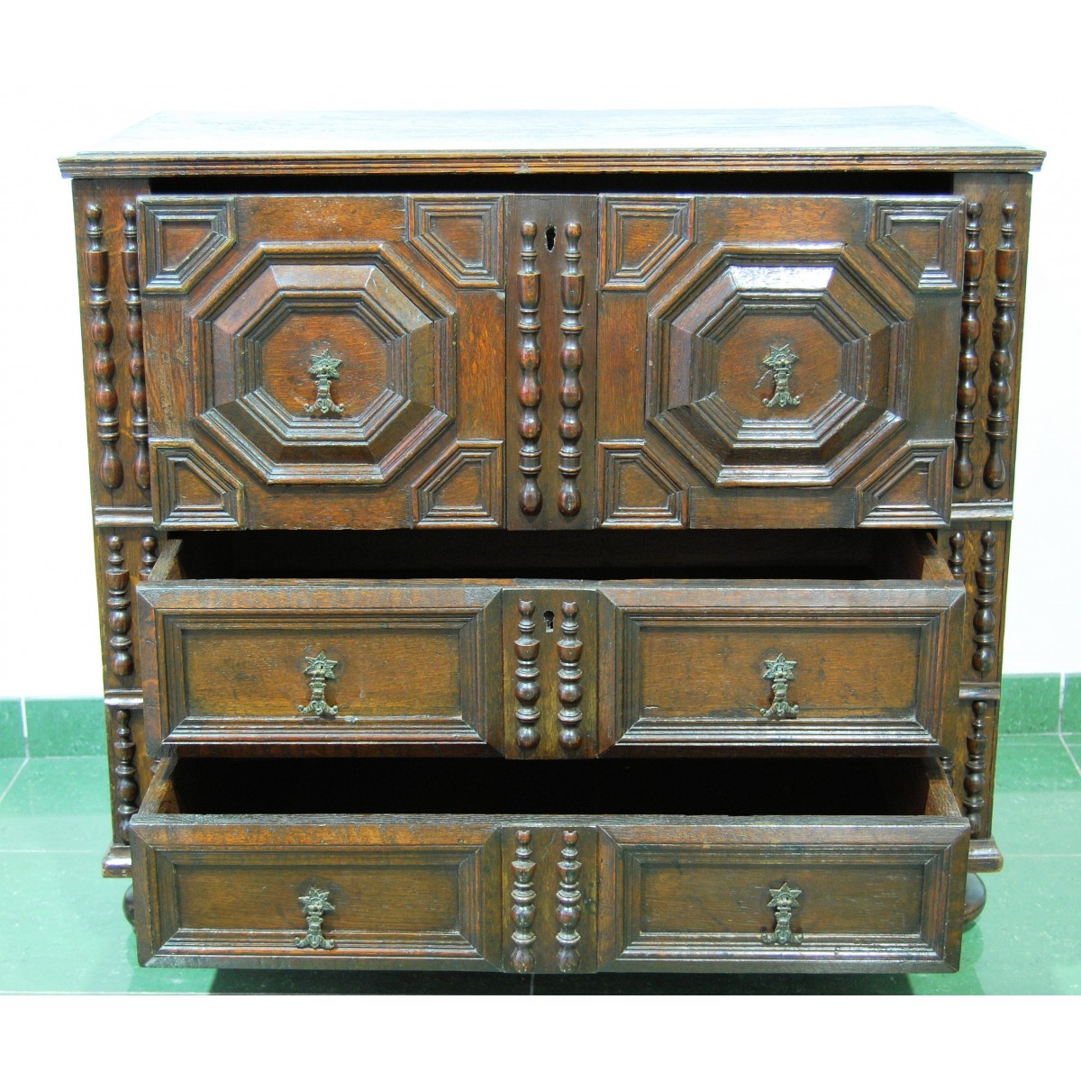 Cómoda en roble de finales del siglo XVIII.