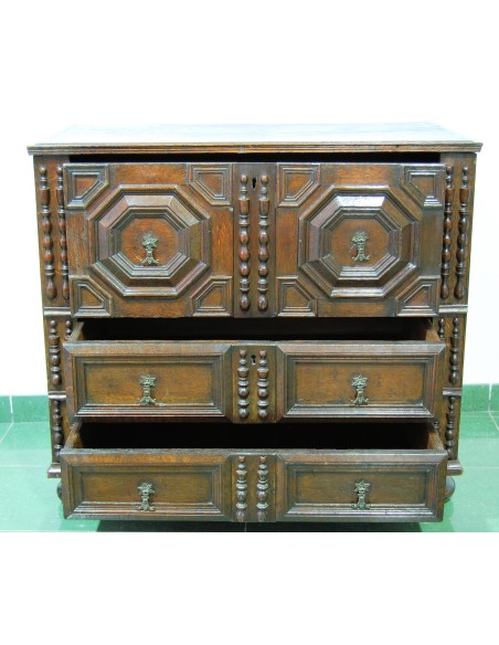 Cómoda en roble de finales del siglo XVIII.