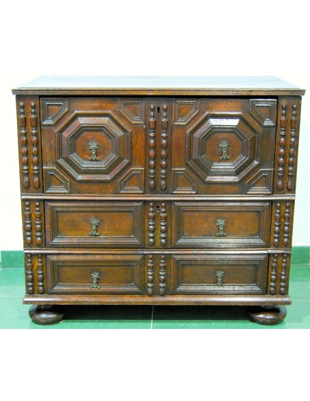 Cómoda en roble de finales del siglo XVIII.