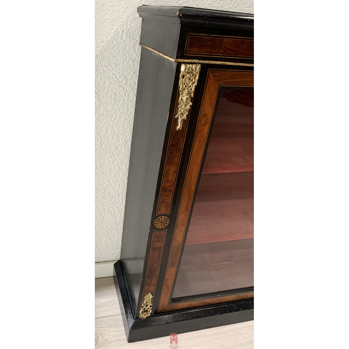 Napoleon III display cabinet, mid-19th