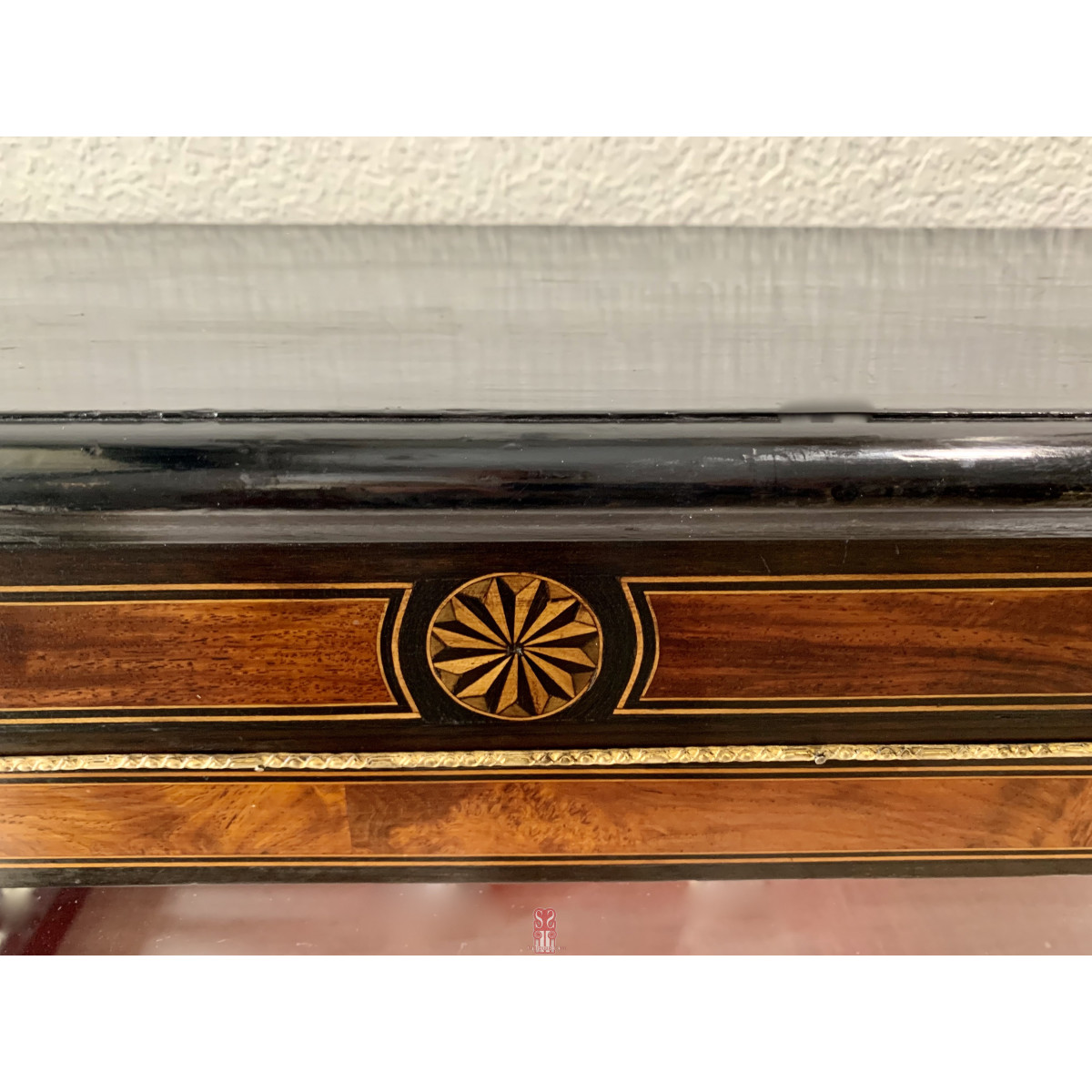 Napoleon III display cabinet, mid-19th