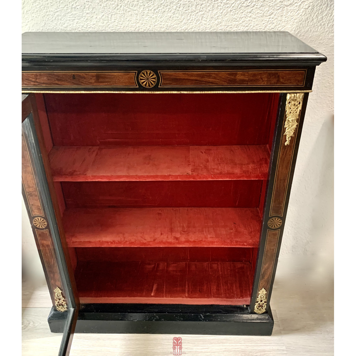 Napoleon III display cabinet, mid-19th