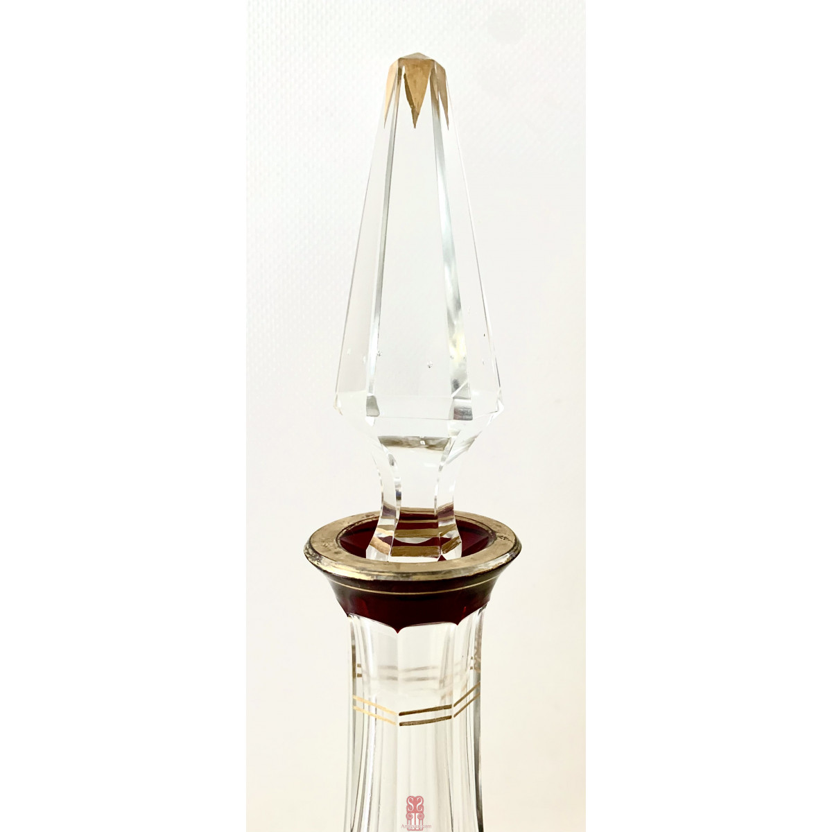 Pareja de botella licorera y jarra de cristal tallado, decó.