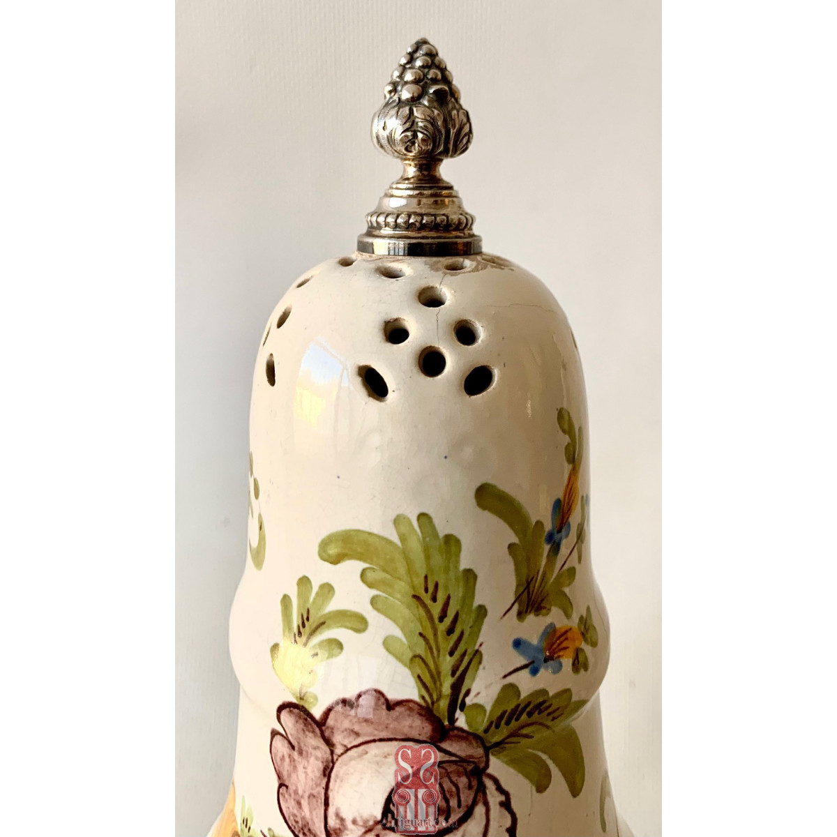 Jarrón de cerámica y plata para bouquet de flores, Francia, siglo XIX.