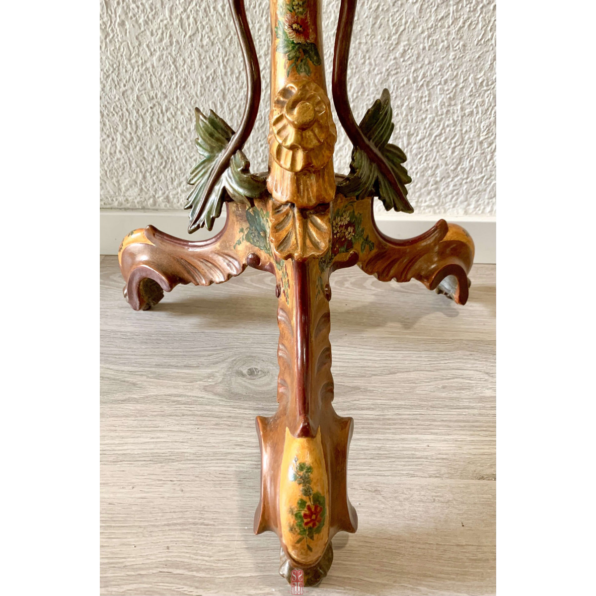 Mesa de apoyo, moro tallado y policromado, Venecia siglo XIX