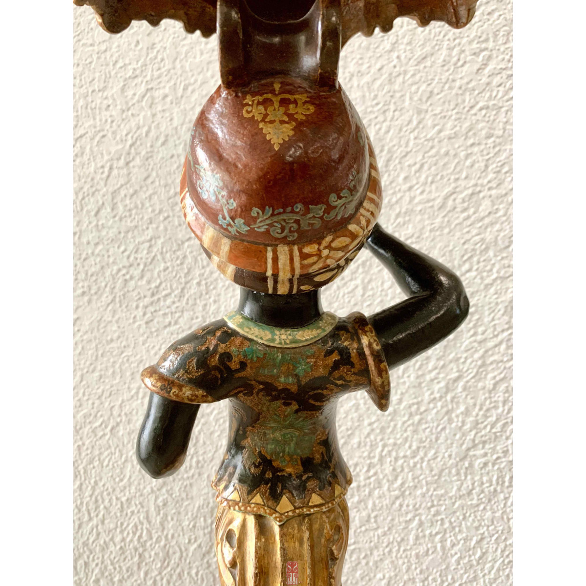 Mesa de apoyo, moro tallado y policromado, Venecia siglo XIX