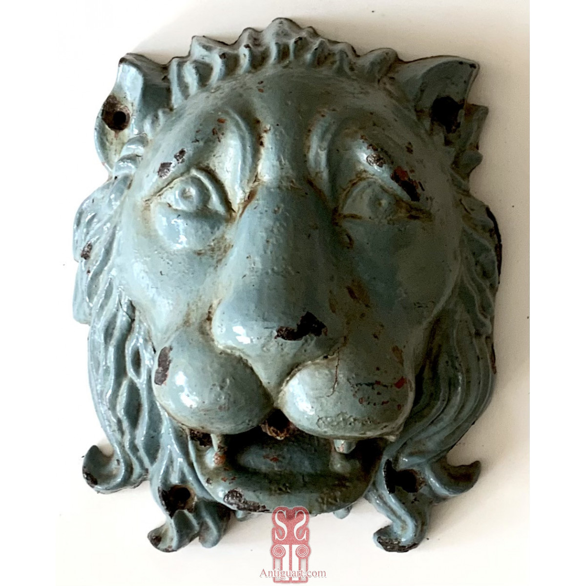 Fuente en hierro fundido, cabeza de león, del siglo XIX 