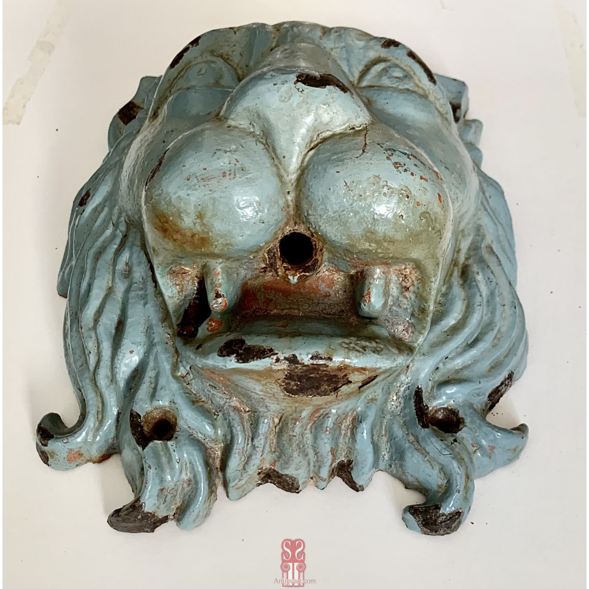 Fuente en hierro fundido, cabeza de león, del siglo XIX 