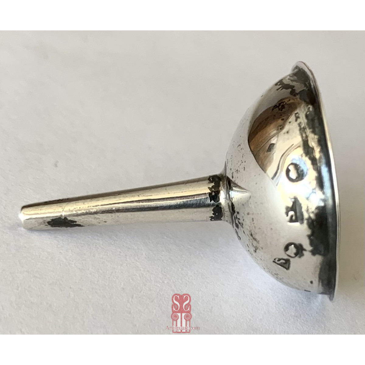 Box with fine inlays with geometric decorations 19th