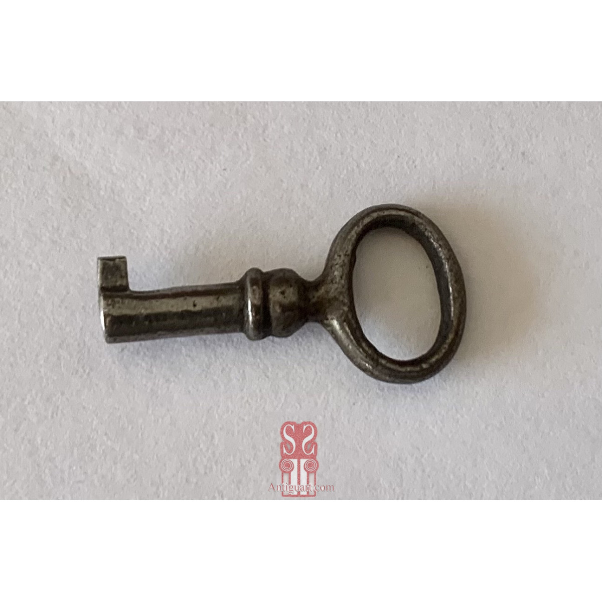 Box with fine inlays with geometric decorations 19th