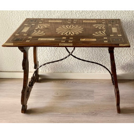 tavolo fratino del XIX secolo