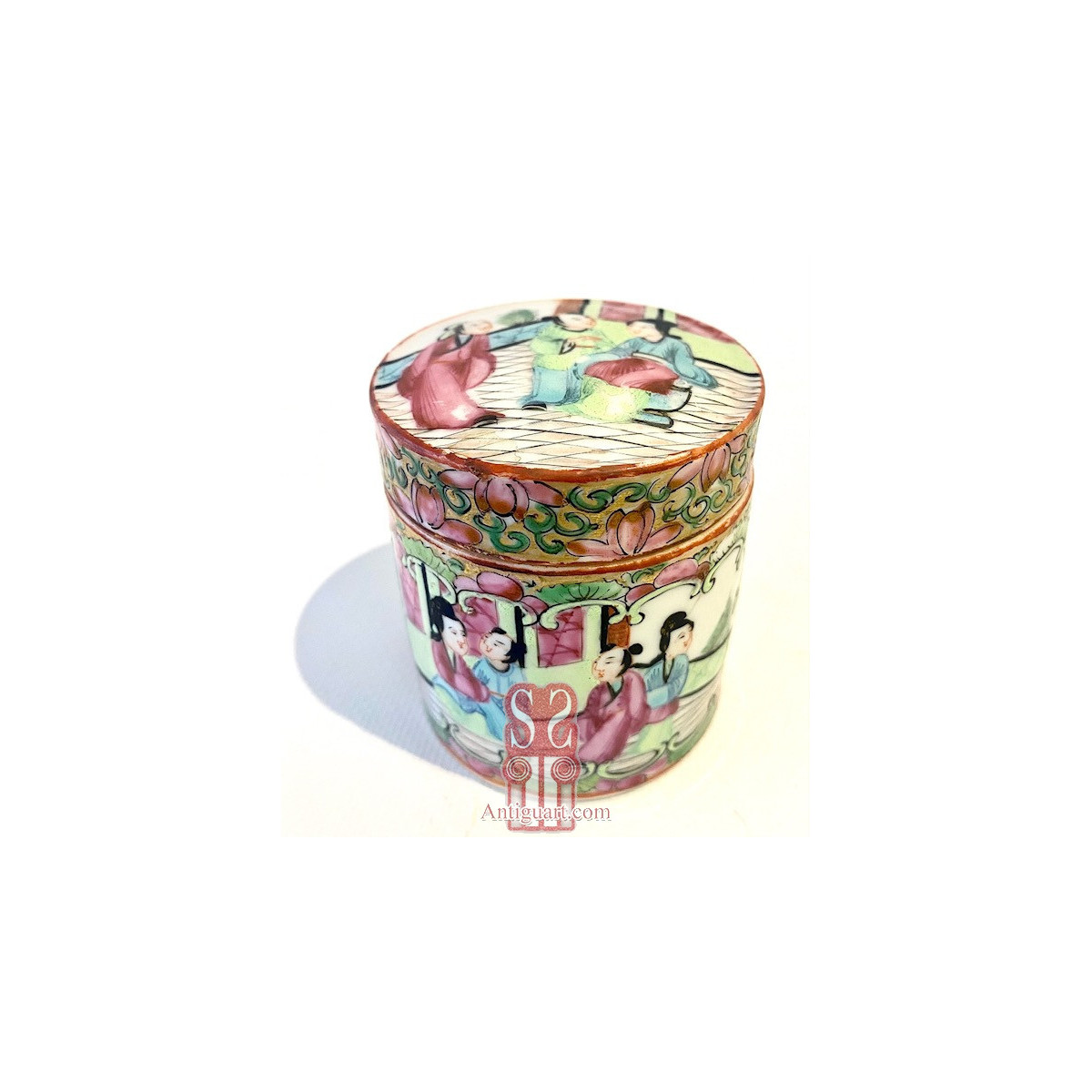 Conjunto de tres tarros en porcelana China Cantón Siglo XIX.