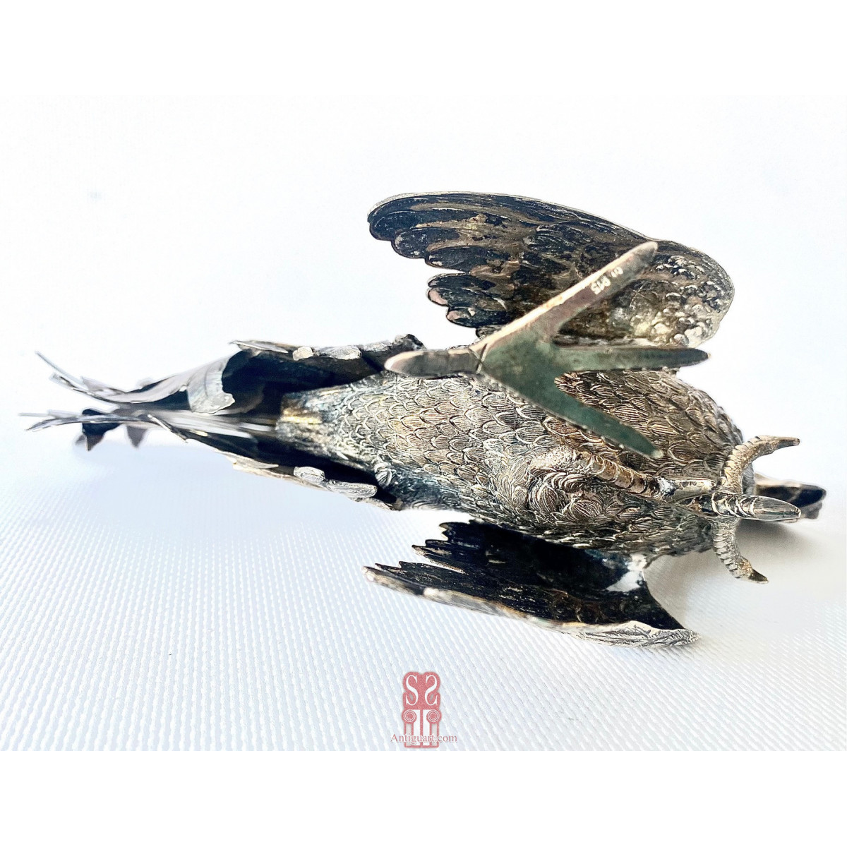 Pareja de  “Coqs” gallos de pelea en plata de ley, España Siglo XX.