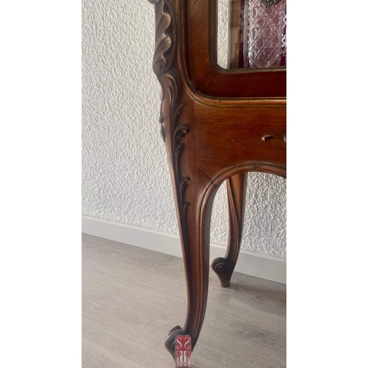 Vitrine of the end of the 19th century