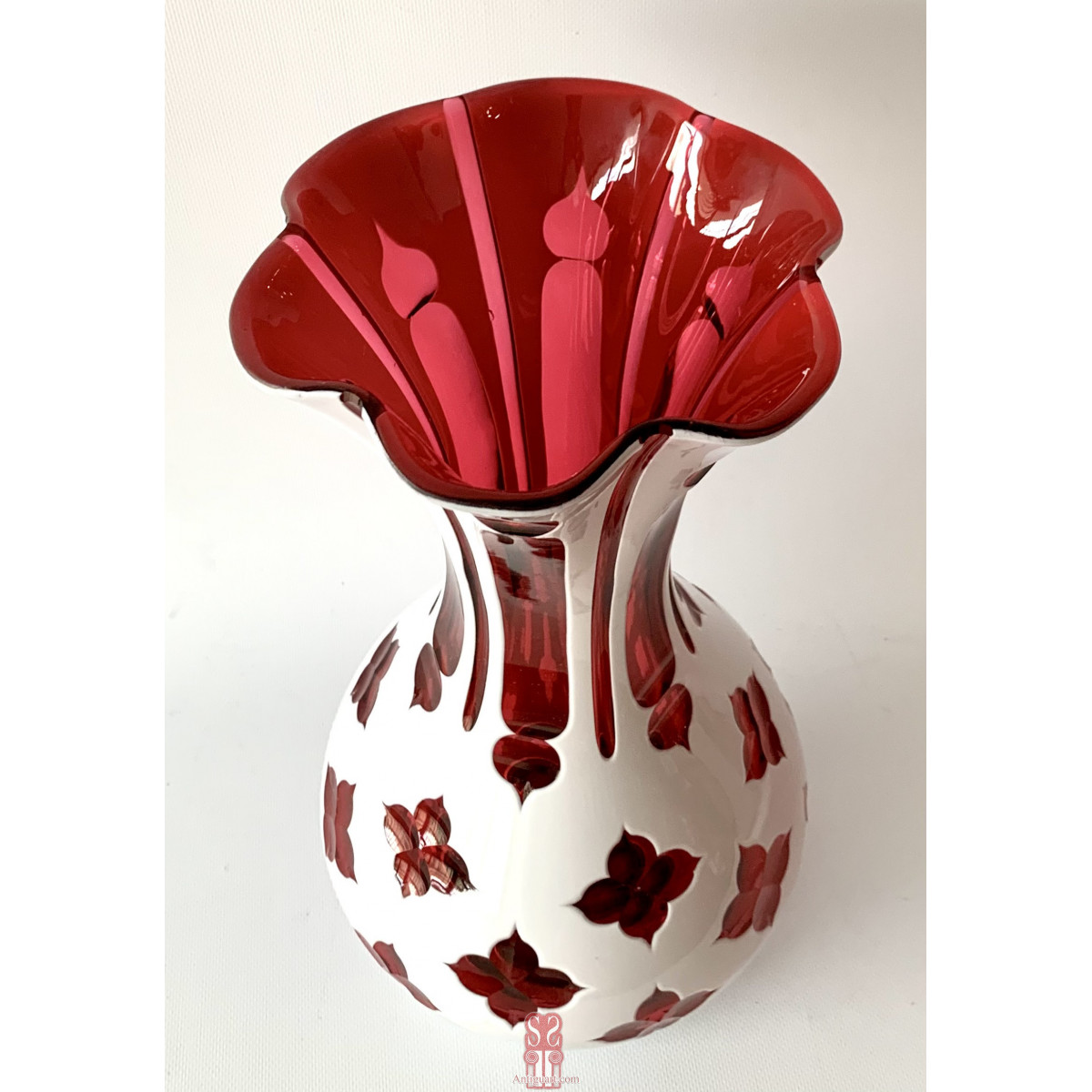 Jarrón de cristal Bohemia (Actual Repubblica Checa) de finales del siglo XIX. 