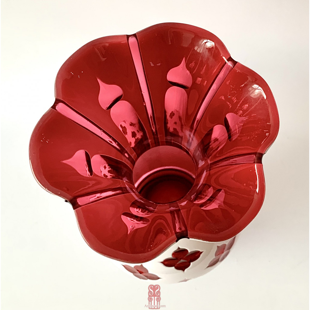 Jarrón de cristal Bohemia (Actual Repubblica Checa) de finales del siglo XIX. 