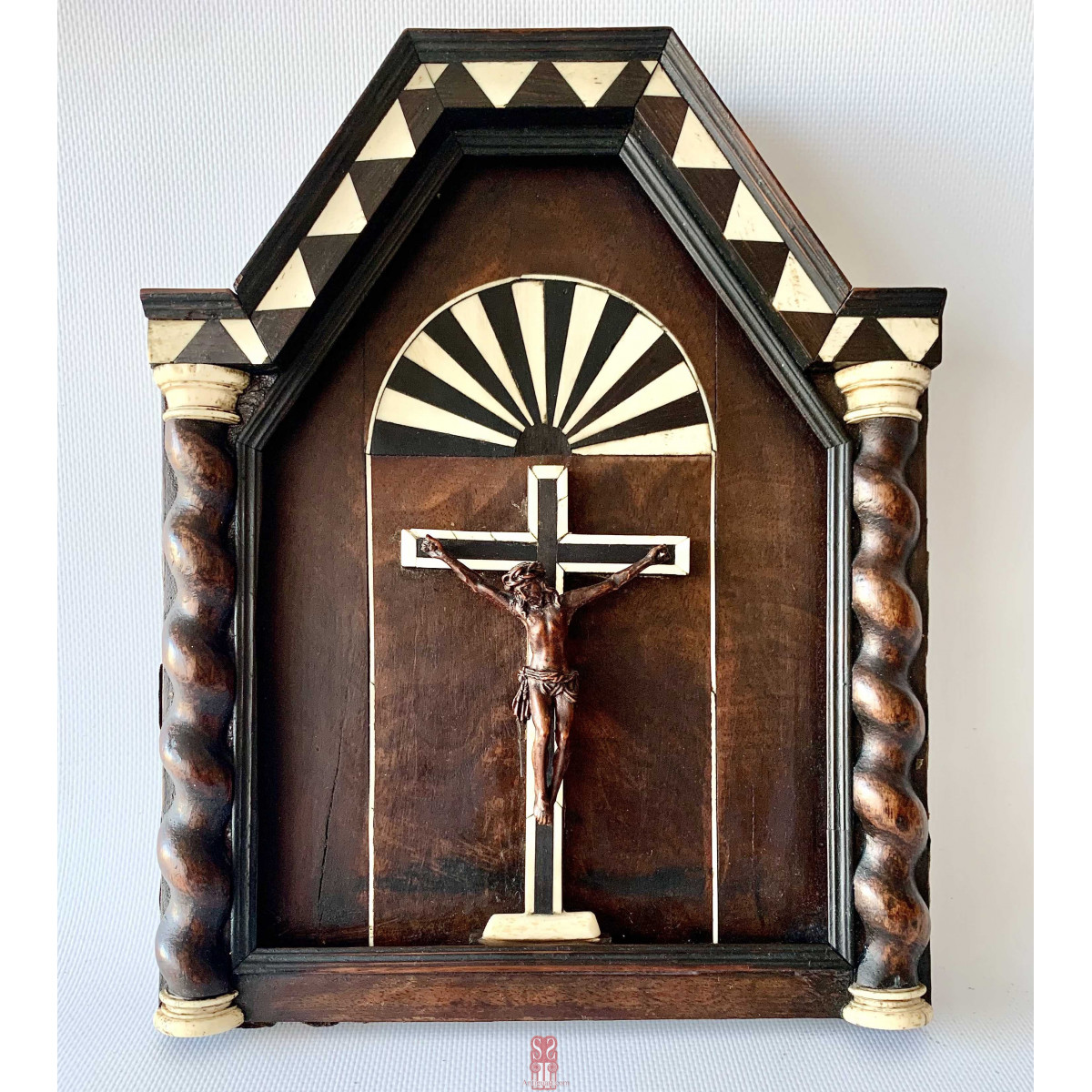 Wooden crucifix inside an altar, final of the 18th century beginning of the 19th