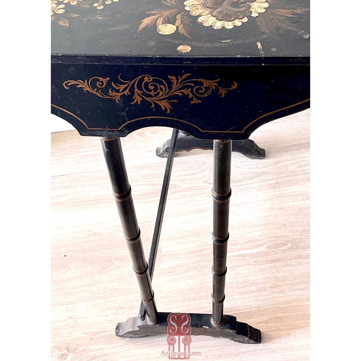 Mesa nido madera lacada negra y policromada chineseria. Finales Siglo XIX principios Siglo XX.