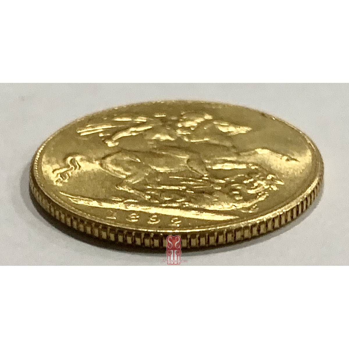 Moneda de oro, soberano reina Victoria, acuñada en 1892 por The Royal Mint, Ceca de Londres.