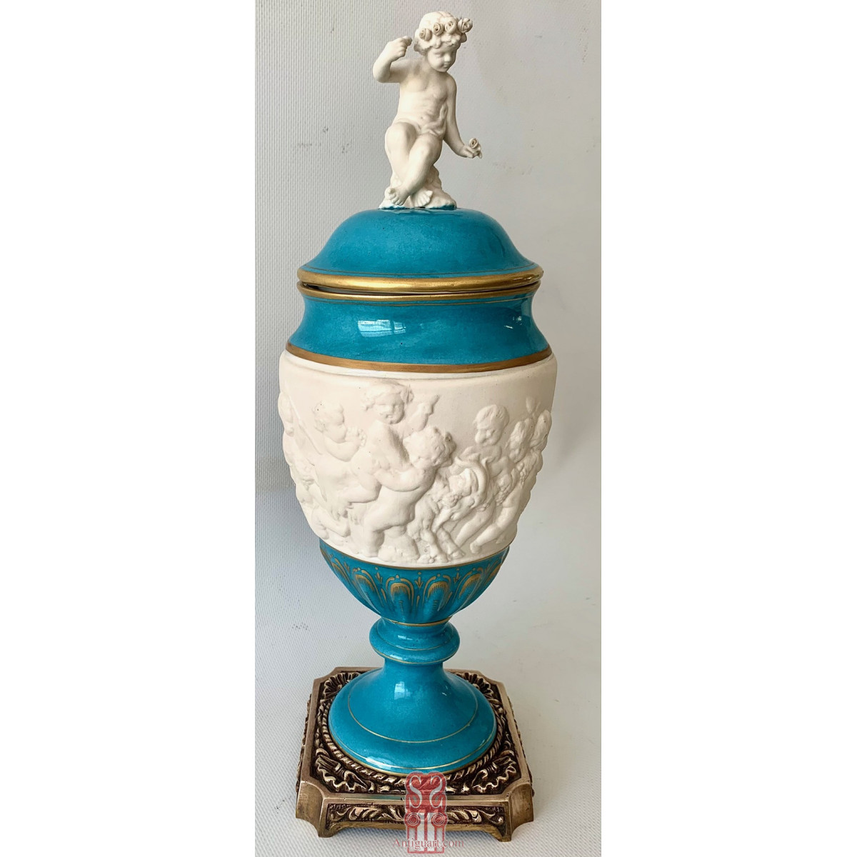 Pareja de copas de porcelana de Sevres, finales Siglo XIX.