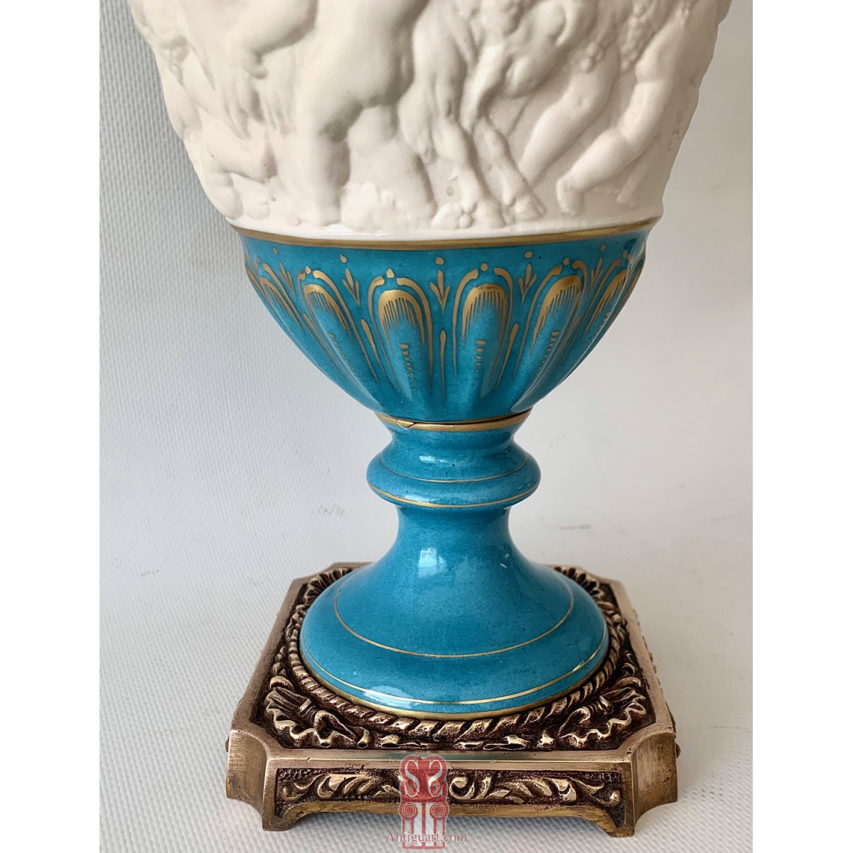 Pareja de copas de porcelana de Sevres, finales Siglo XIX.