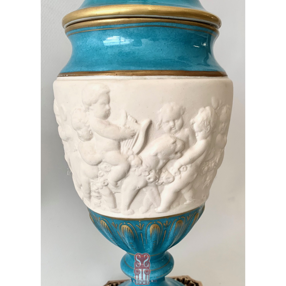 Pareja de copas de porcelana de Sevres, finales Siglo XIX.