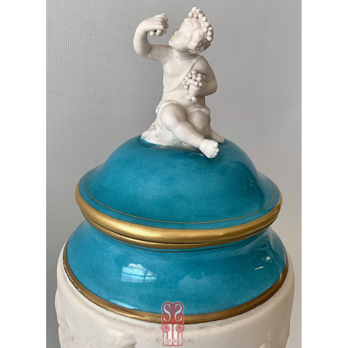 Pareja de copas de porcelana de Sevres, finales Siglo XIX.