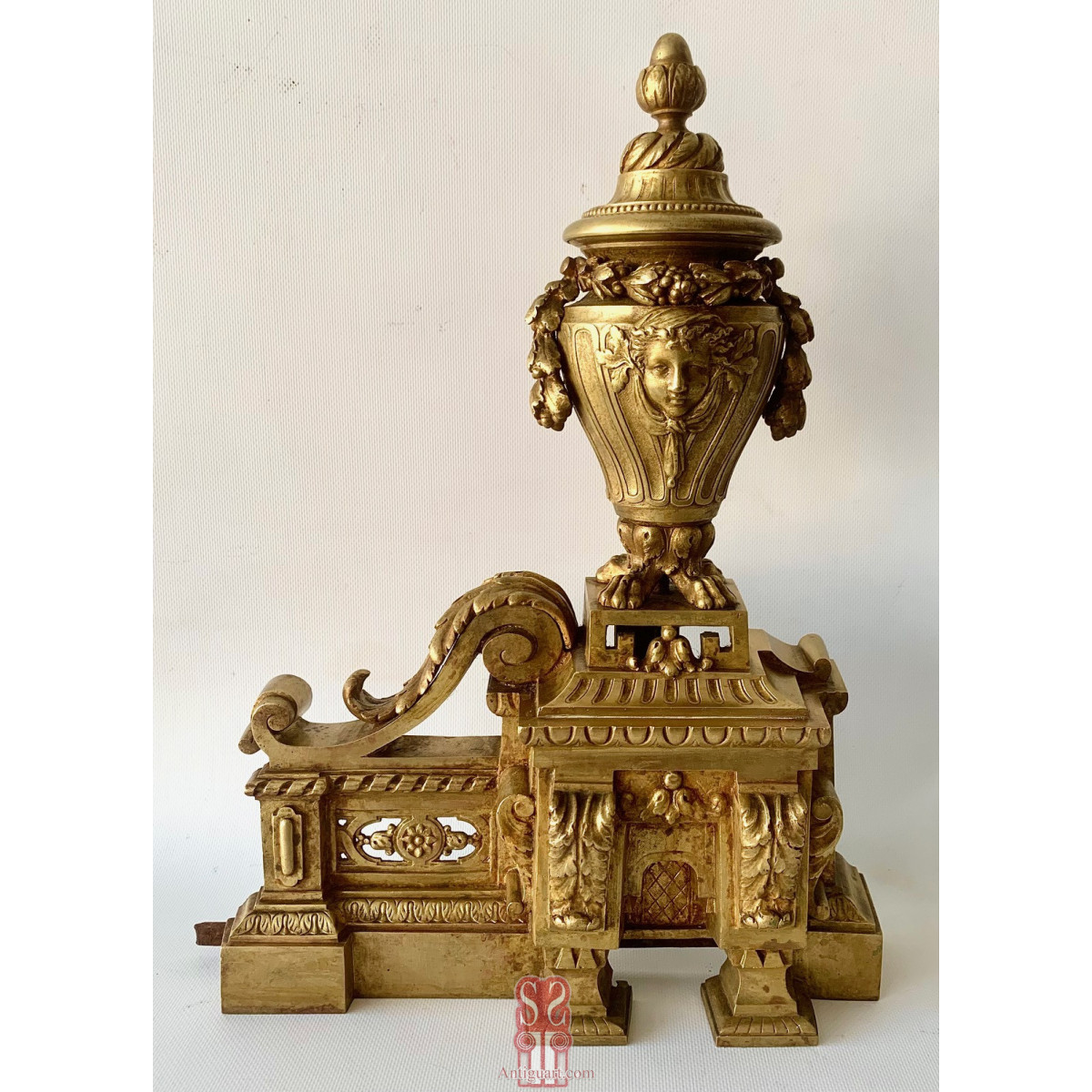 Pareja de Morillos en bronce dorado, primera mitad Siglo XIX, periodo Neoclásico.