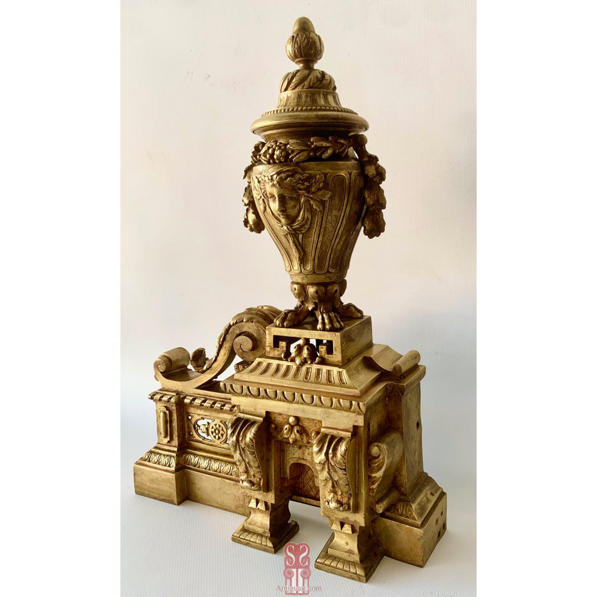 Pareja de Morillos en bronce dorado, primera mitad Siglo XIX, periodo Neoclásico.