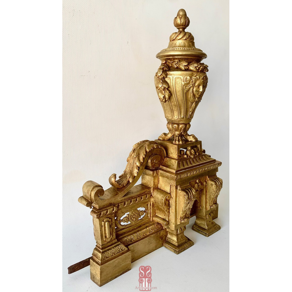 Pareja de Morillos en bronce dorado, primera mitad Siglo XIX, periodo Neoclásico.