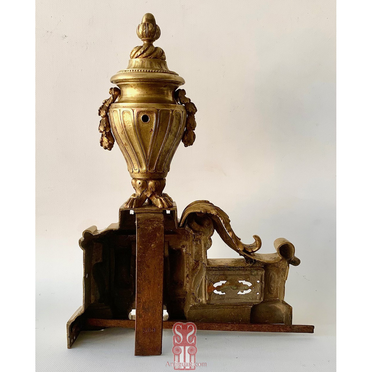 Pareja de Morillos en bronce dorado, primera mitad Siglo XIX, periodo Neoclásico.