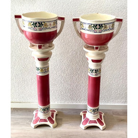 Pareja de pedestales columnas con jarrones maceteros ornamentales de cerámica esmaltada, periodo decó. 2