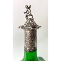 Botella licorera de cristal verde y plata de ley. 1895 contrastes de Londres.