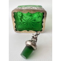 Botella licorera de cristal verde y plata de ley. 1895 contrastes de Londres.