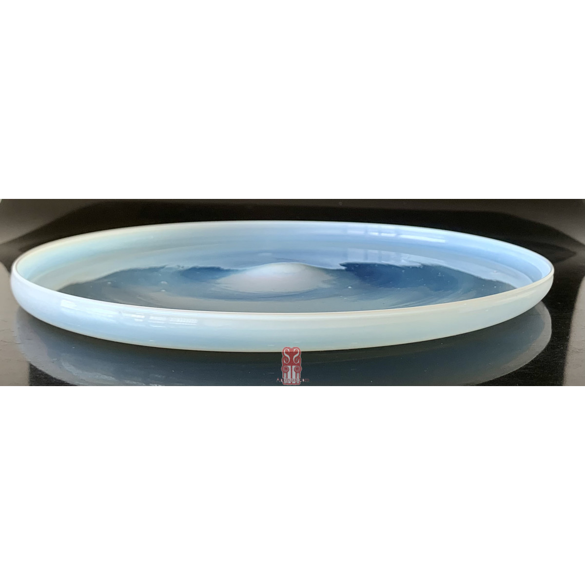 Conjunto de cristal con bandeja, jarra y vaso, 1900 circa.