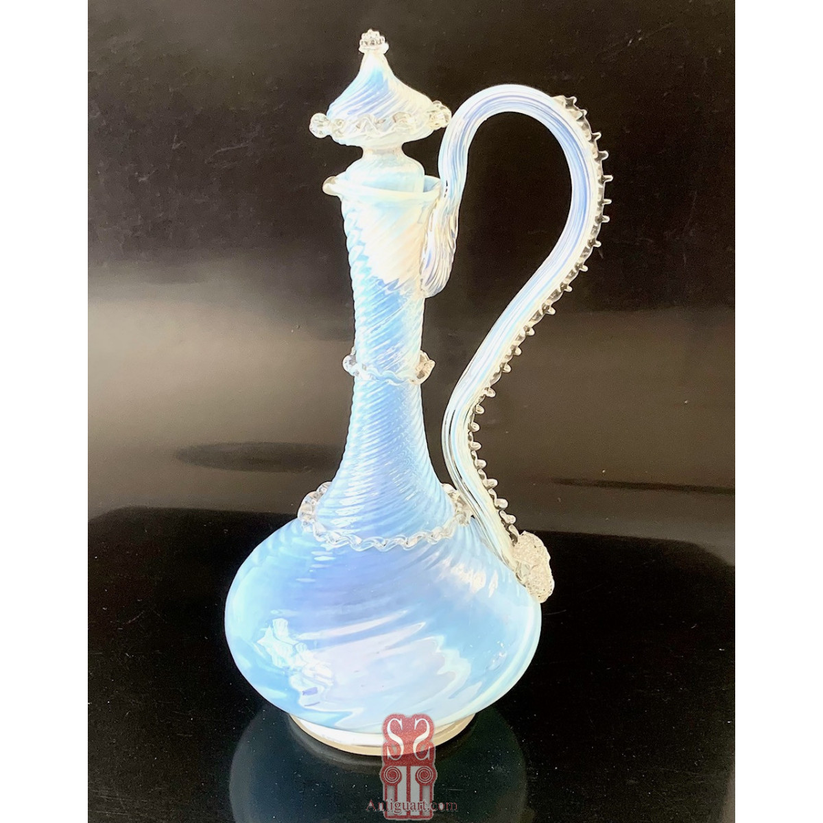 Conjunto de cristal con bandeja, jarra y vaso, 1900 circa.