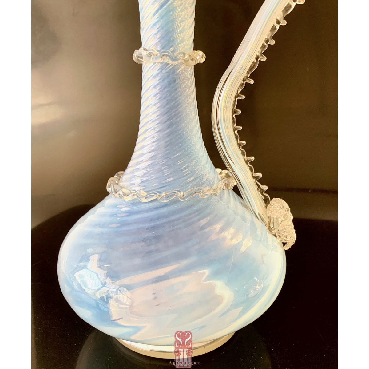 Conjunto de cristal con bandeja, jarra y vaso, 1900 circa.