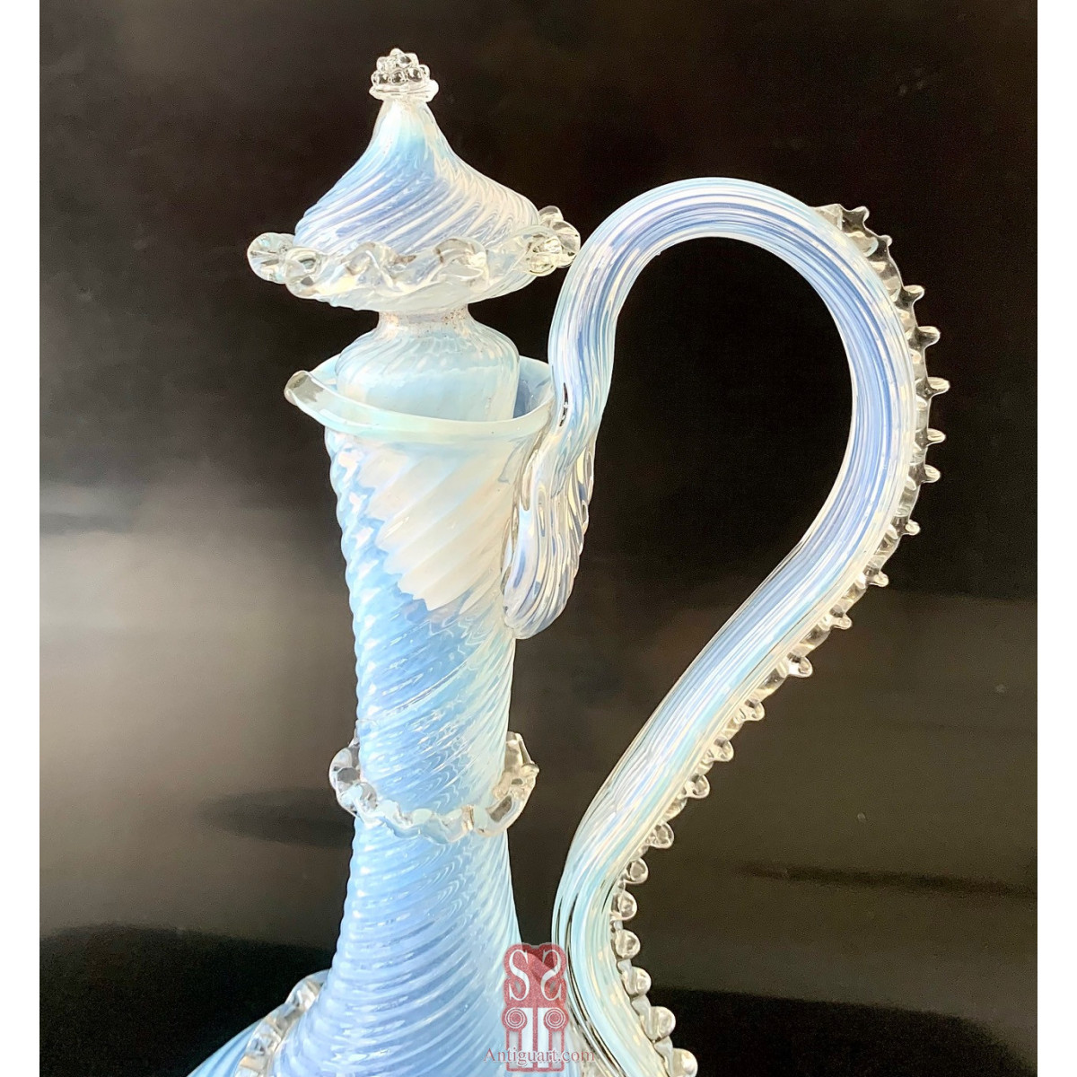 Conjunto de cristal con bandeja, jarra y vaso, 1900 circa.