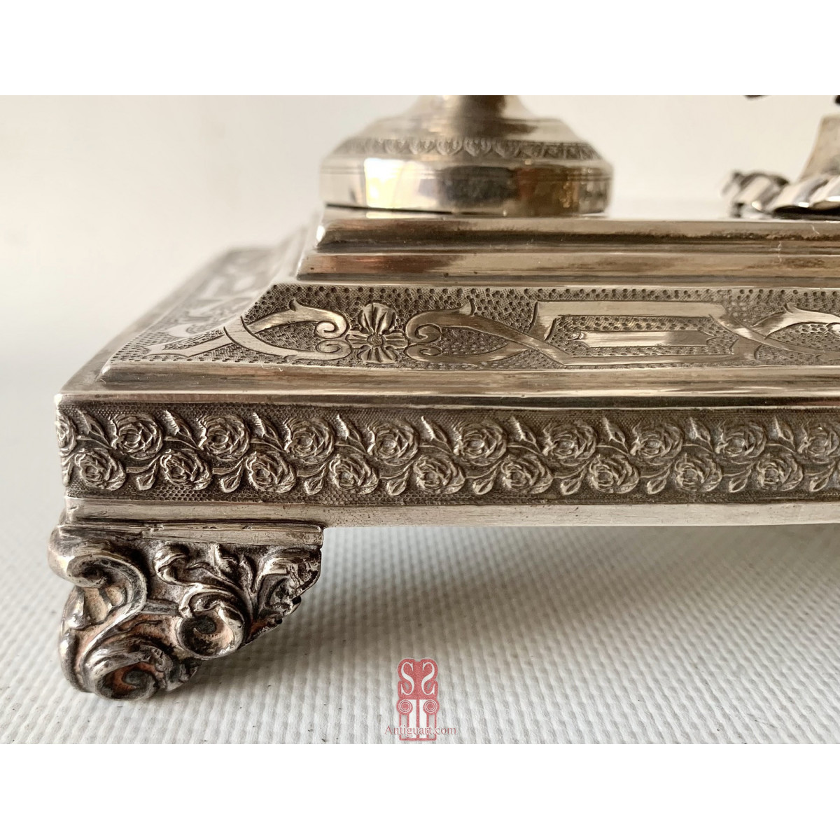 Escribanía o tintero de plata, siglo XIX.