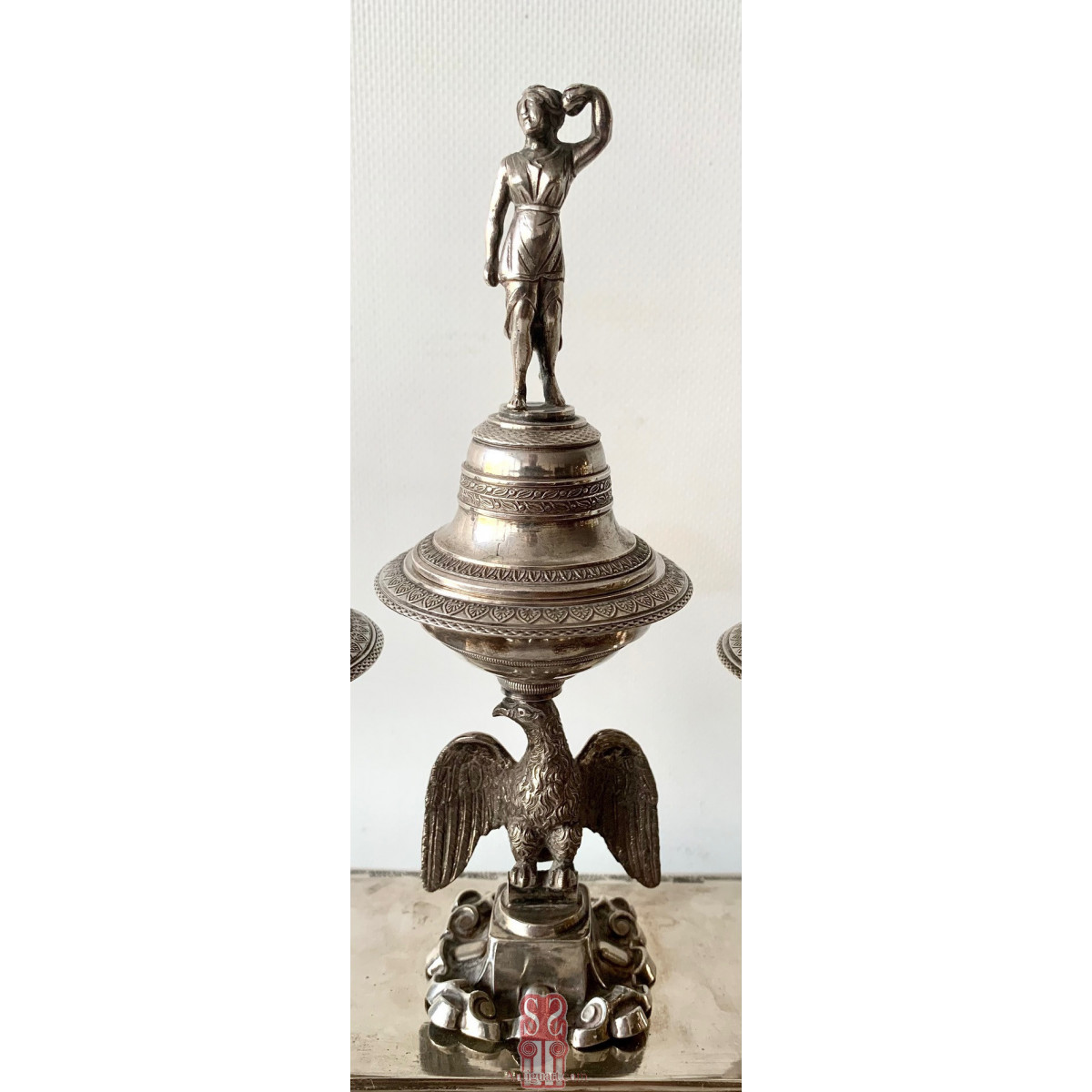 Escribanía o tintero de plata, siglo XIX.