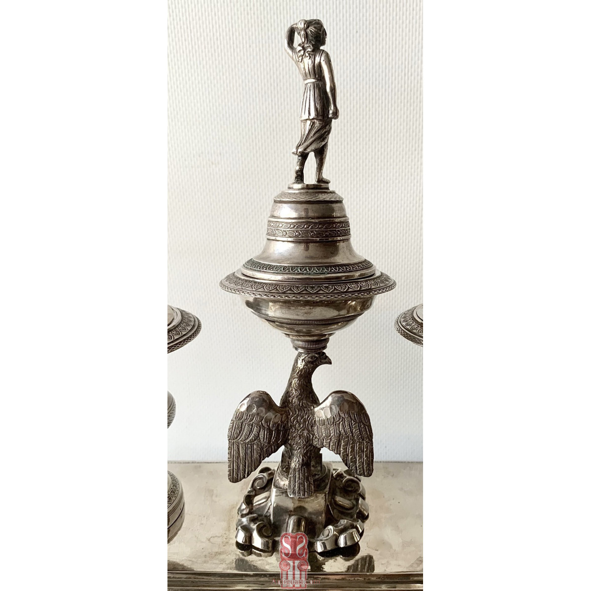 Escribanía o tintero de plata, siglo XIX.