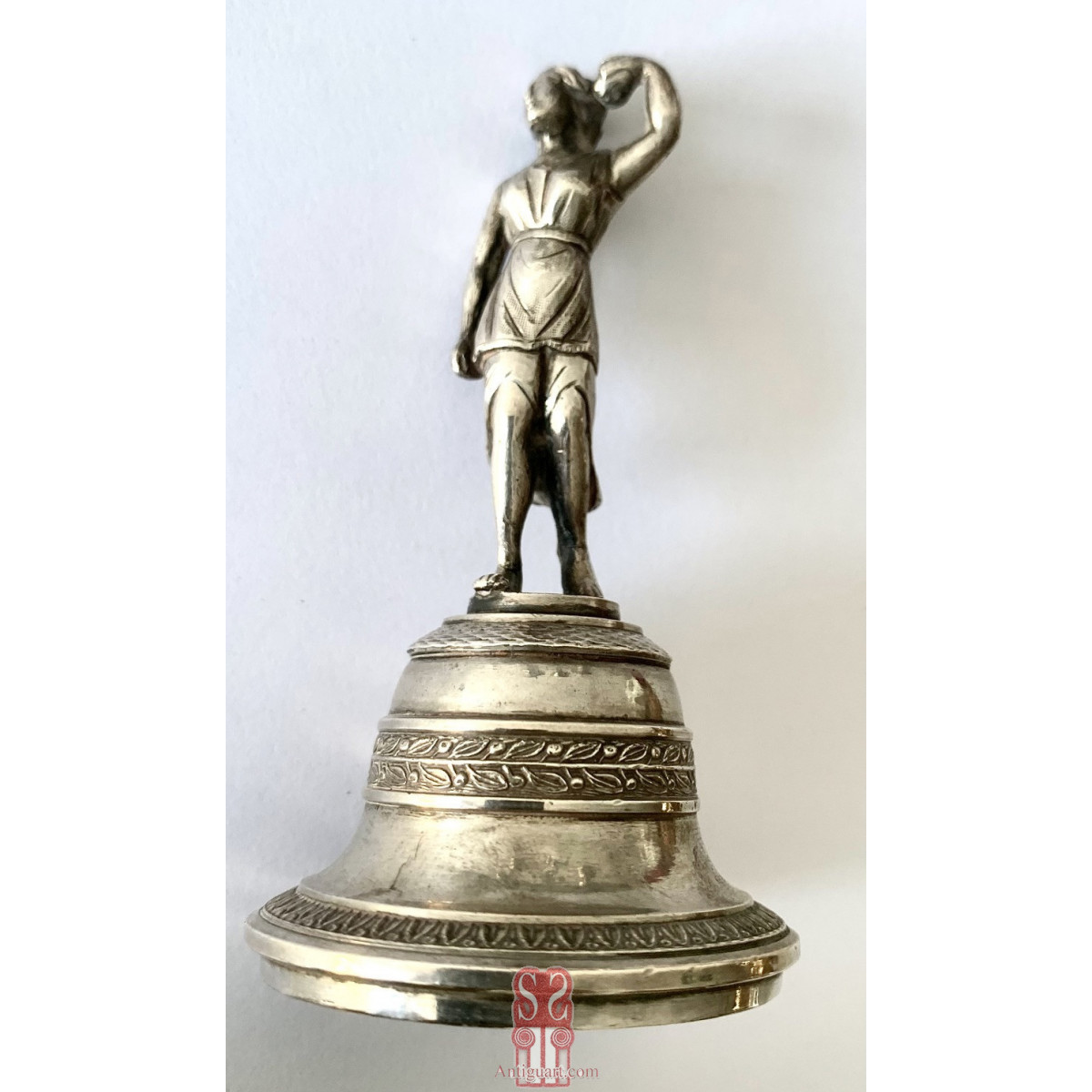 Escribanía o tintero de plata, siglo XIX.