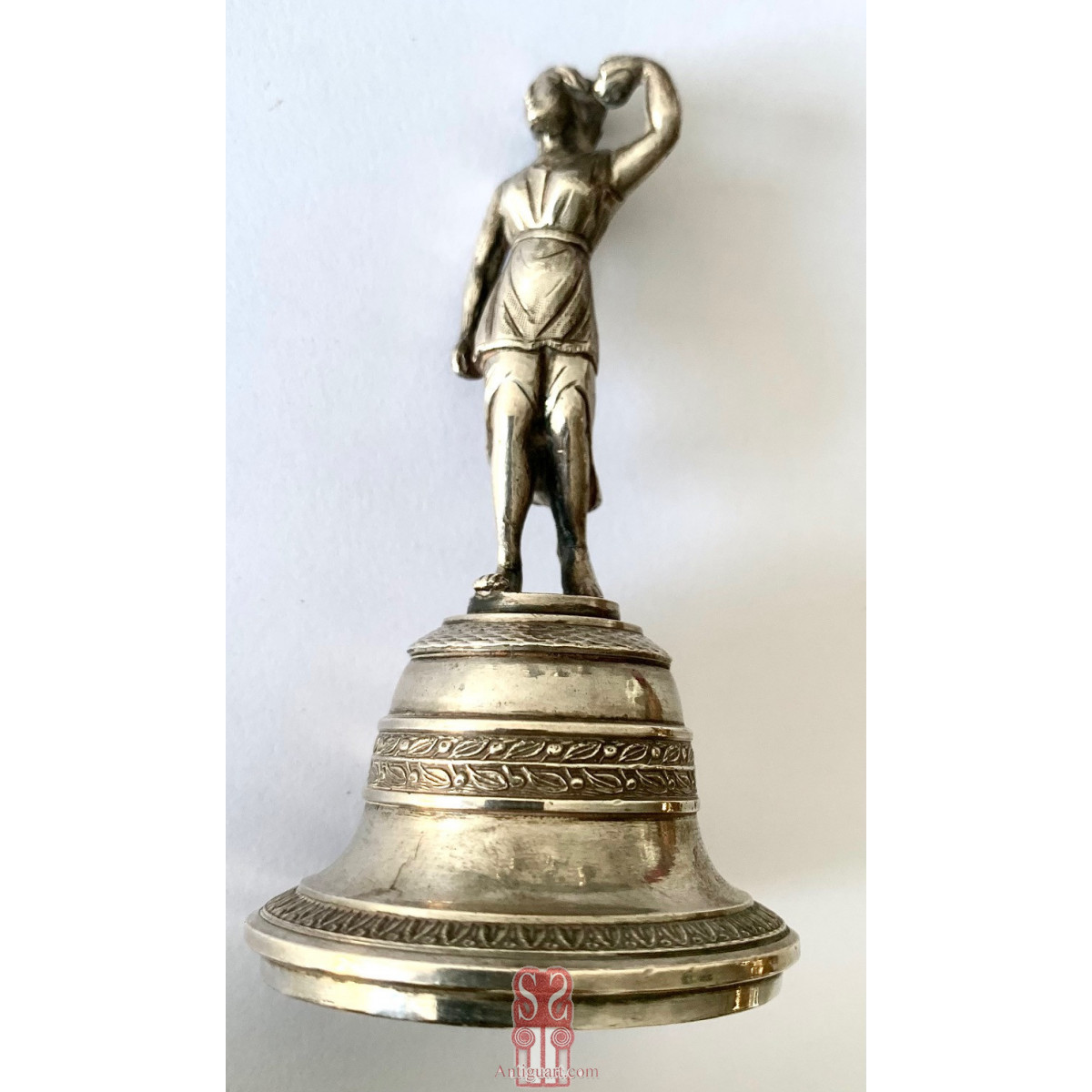 Escribanía o tintero de plata, siglo XIX.